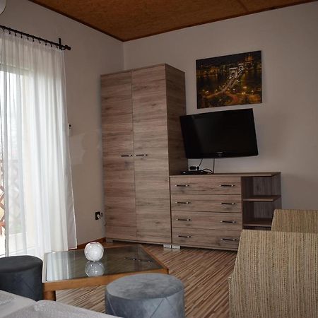 Tanay Vendeghaz Villa Balatonfured Exterior photo