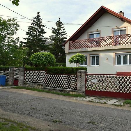 Tanay Vendeghaz Villa Balatonfured Exterior photo