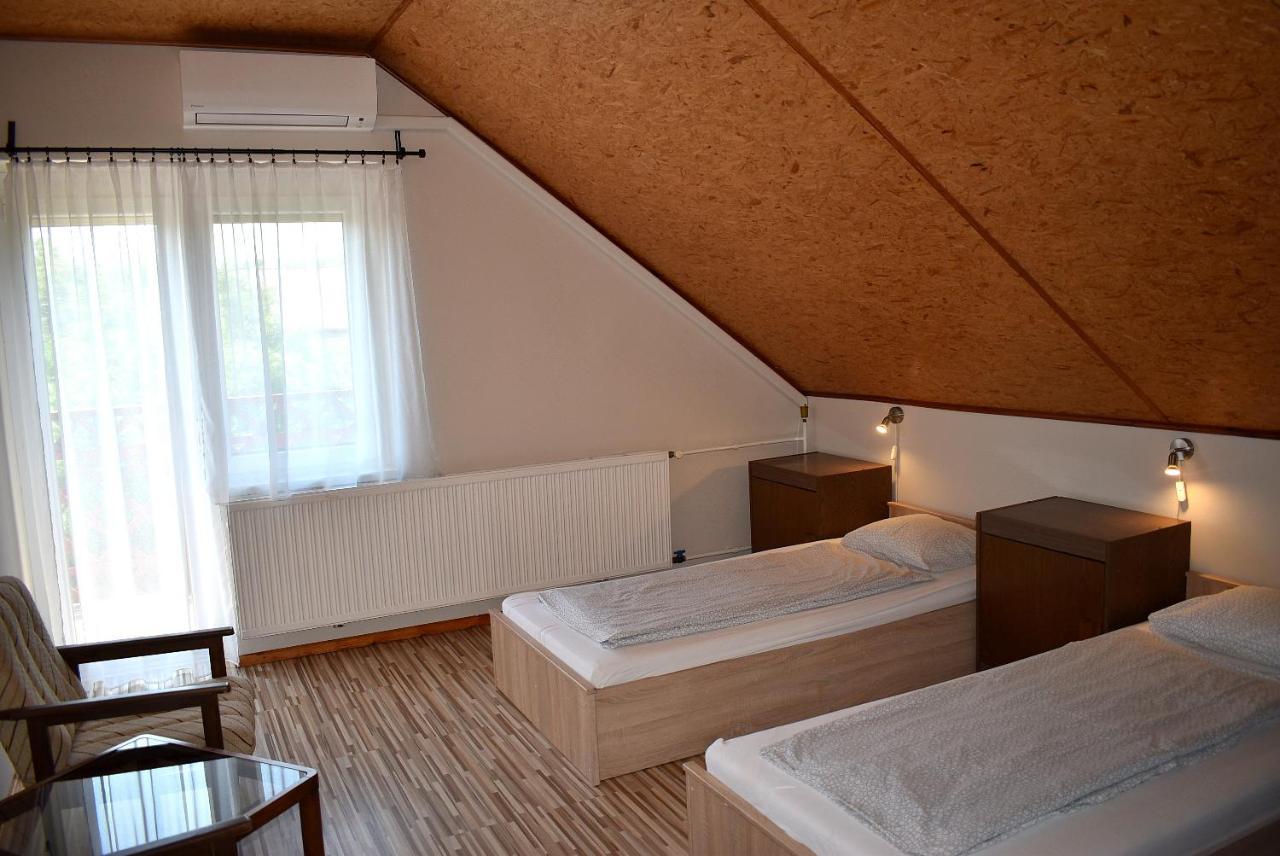 Tanay Vendeghaz Villa Balatonfured Exterior photo